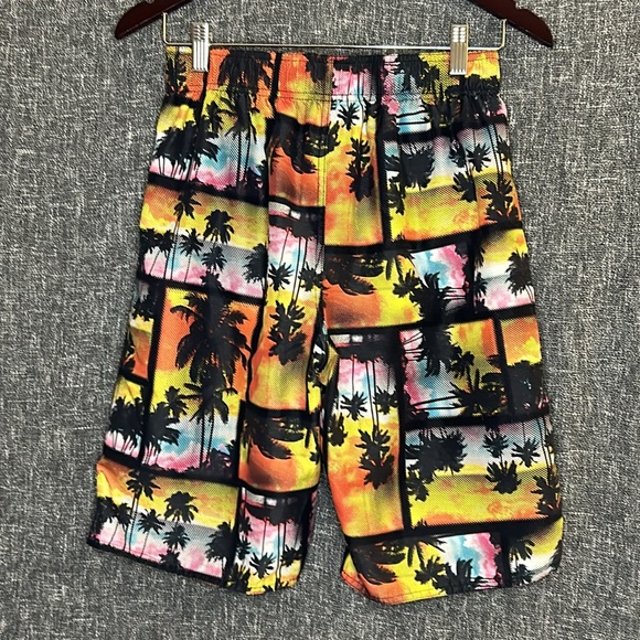 Multi colour tropical design - Picture 2 of 6